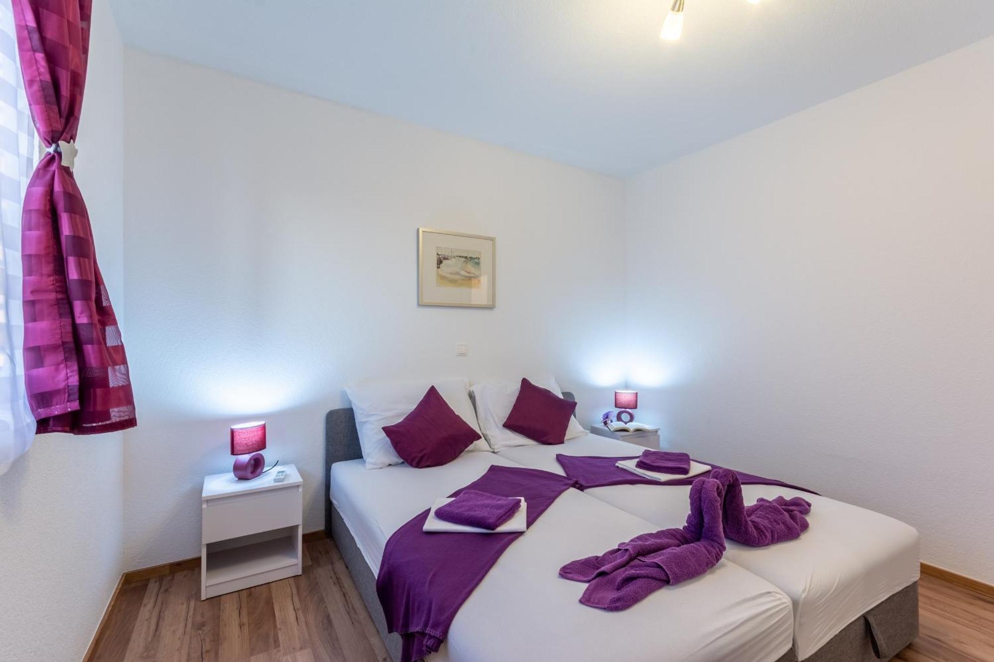 Family Friendly Apartments With A Swimming Pool Stanici, Omis - 18676 Номер фото